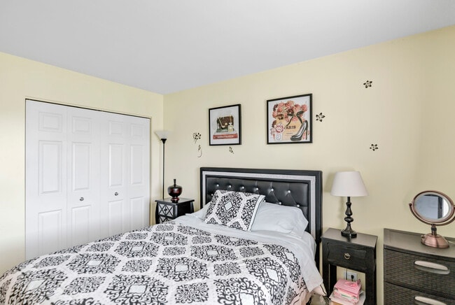 Building Photo - 1263 Tamarack Dr