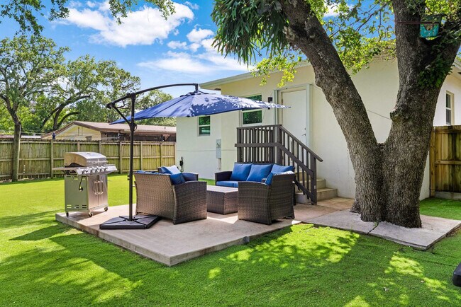 Building Photo - 1526 SW 20th Ave