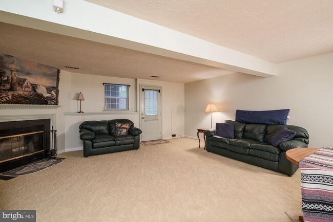 Building Photo - 107 Bentley Ct