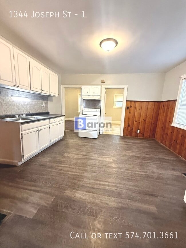 Building Photo - 1344 Joseph St