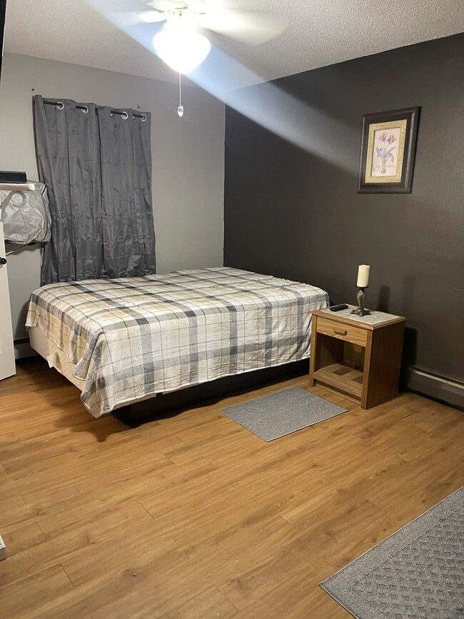 Building Photo - 605 30th Ave W