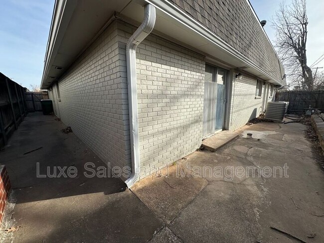 Building Photo - 2518 NW 62nd St