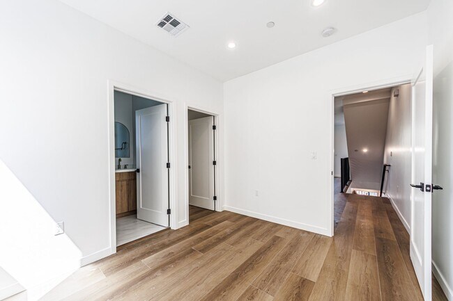Building Photo - 5508 Barton Ave