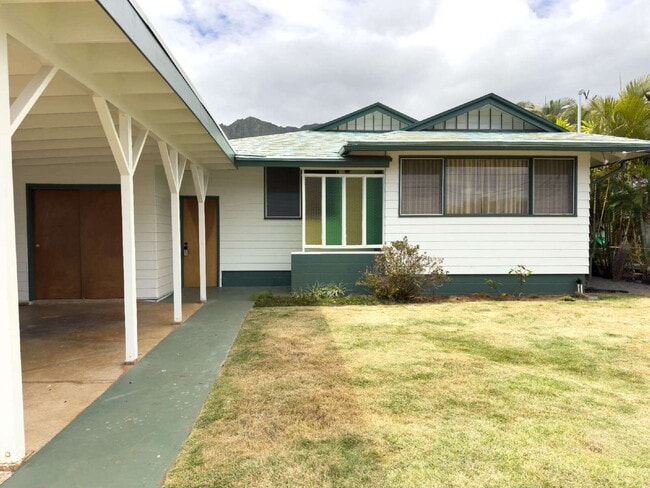Building Photo - Welcome Home to Waimanalo!
