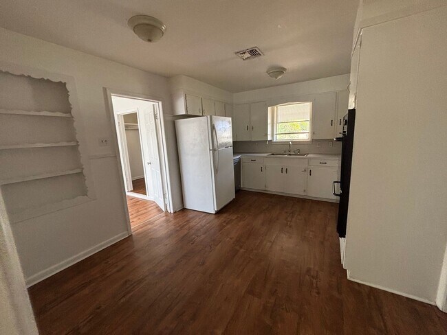 Building Photo - Shady Grove