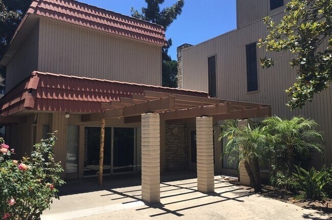 Building Photo - Upgraded 2 Bedroom 2 Bath Condo, Available Now!