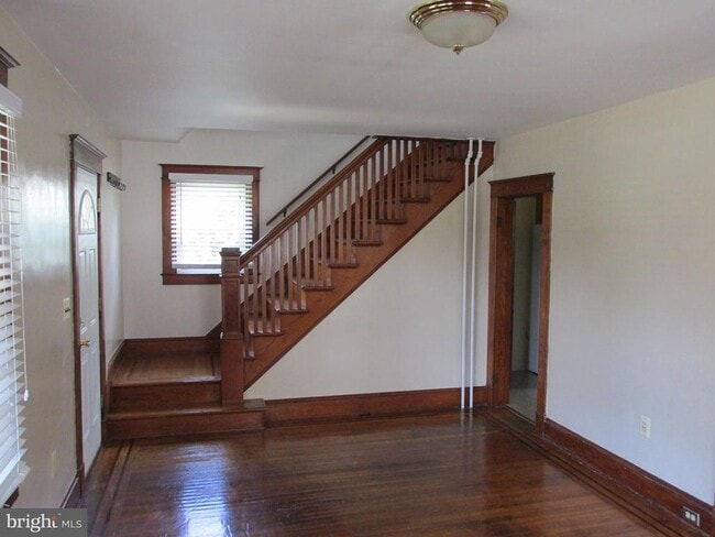 Building Photo - 5635 Oregon Ave