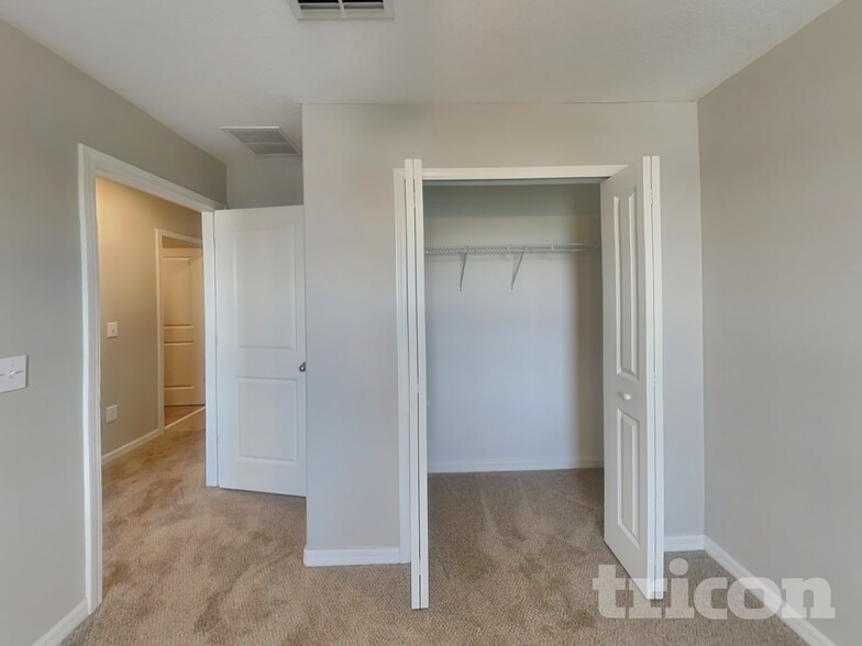 Building Photo - 14812 Crescent Rock Dr