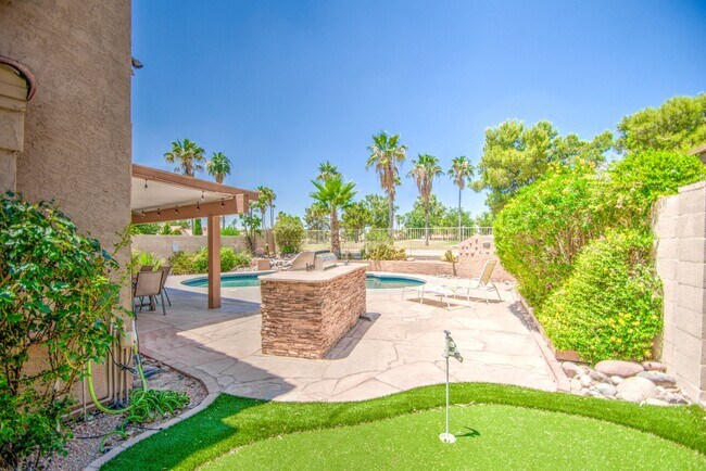 Building Photo - 4bd, 3ba on Arrowhead Golf Course!