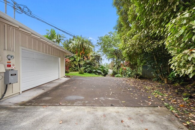 Building Photo - Private 3 Bed/3 Bath Koloko Home: 1 Acre, ...