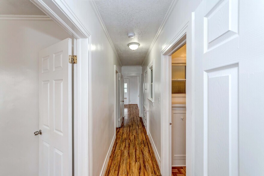 Building Photo - 1308 S Van Ness Ave