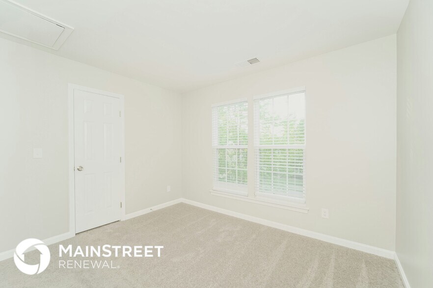 Building Photo - 10036 Spring Park Dr