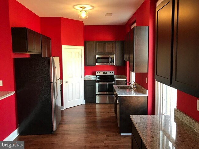 Building Photo - 2 W Loockerman St