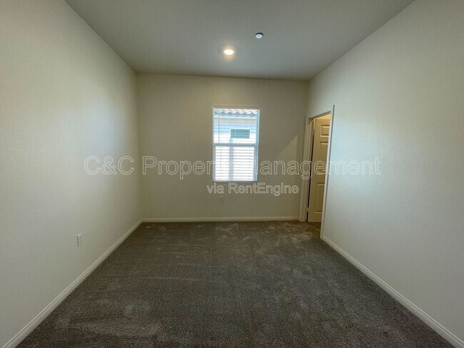 Building Photo - 25803 Sedona Ln