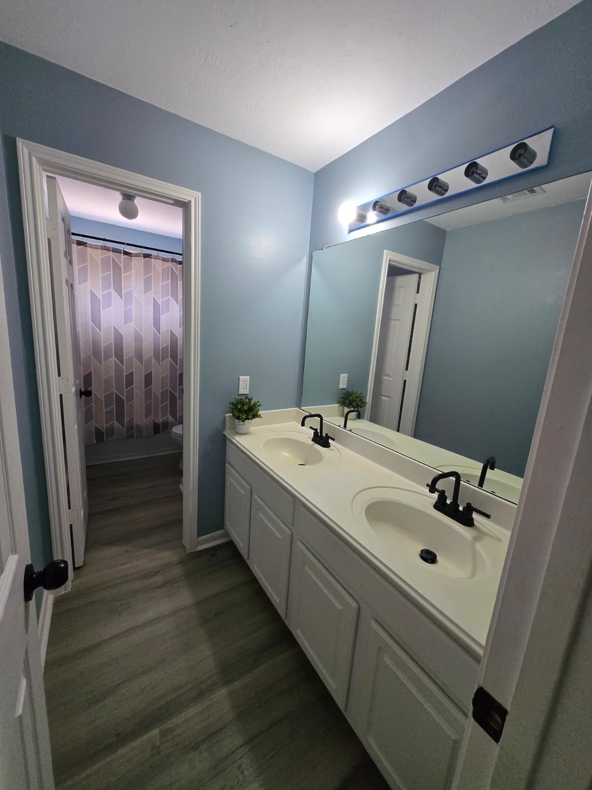 Building Photo - 10000 Nanak Dr