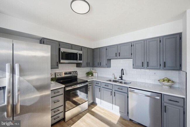 Building Photo - 6909 Doublebrand Ct