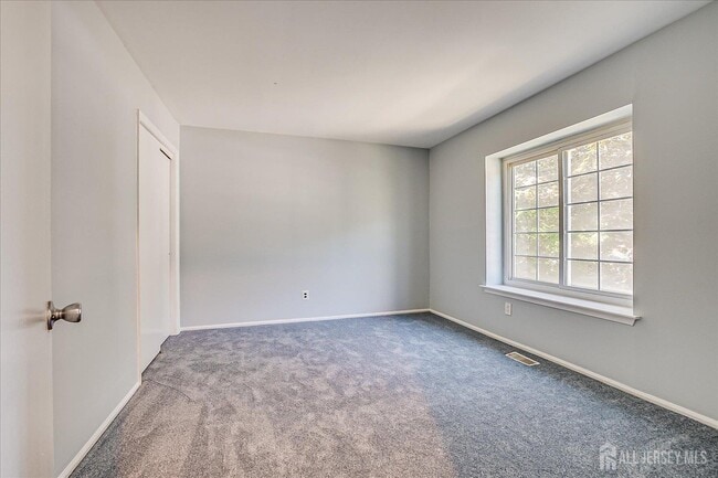 Building Photo - 39 Jeffrey Cir