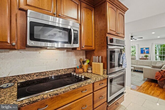 Building Photo - 6117 Larstan Dr