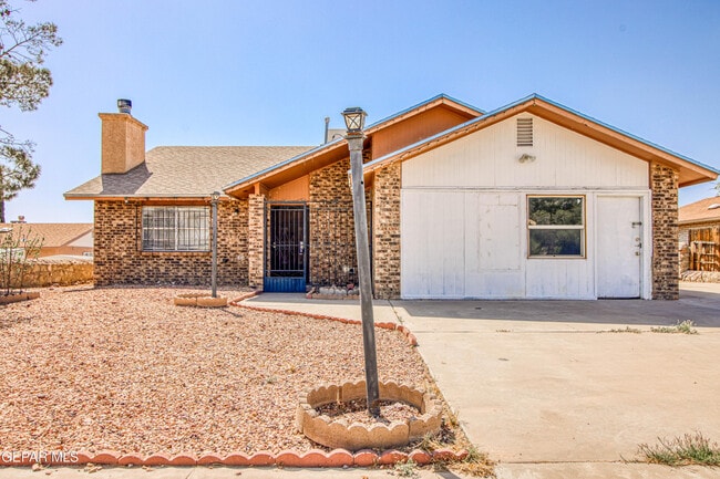 Primary Photo - 1005 Southwestern Dr