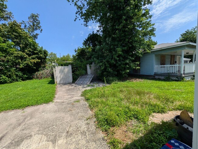 Building Photo - 2 Bedroom House in Asbury Park!