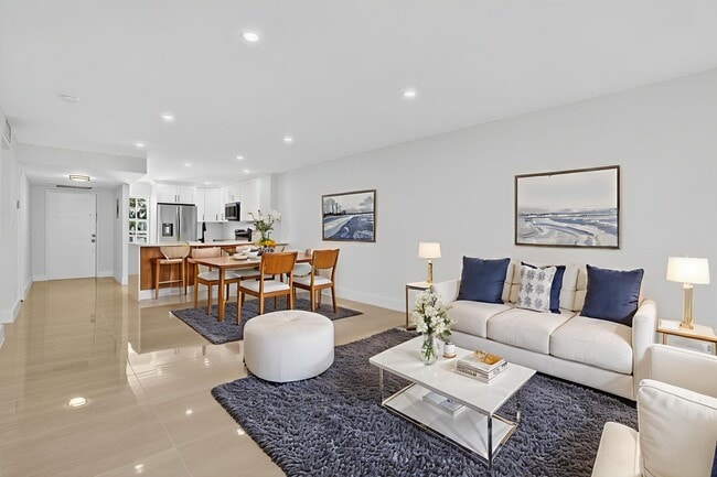 Building Photo - 2651 S Palm Aire Dr