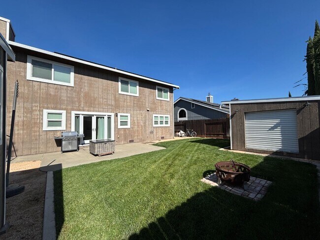 Building Photo - 430 Inverness Way