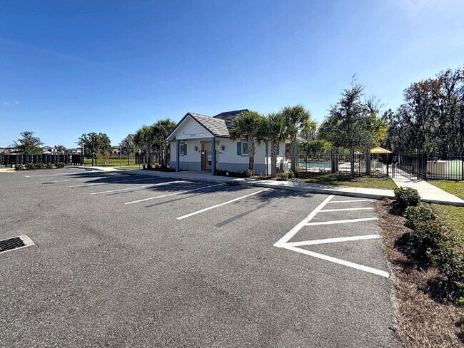 Building Photo - Beautiful 3 bedroom, 2 bath single family home awaits you!