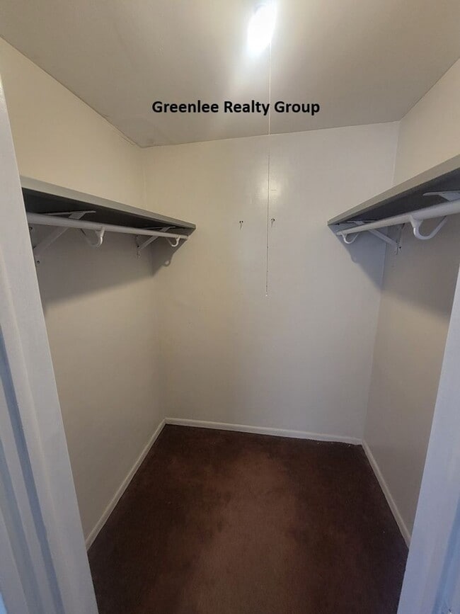 Building Photo - Spacious 3 bed, 2 bath home with fenced yard, screened porch, and oversized garage just minutes f...