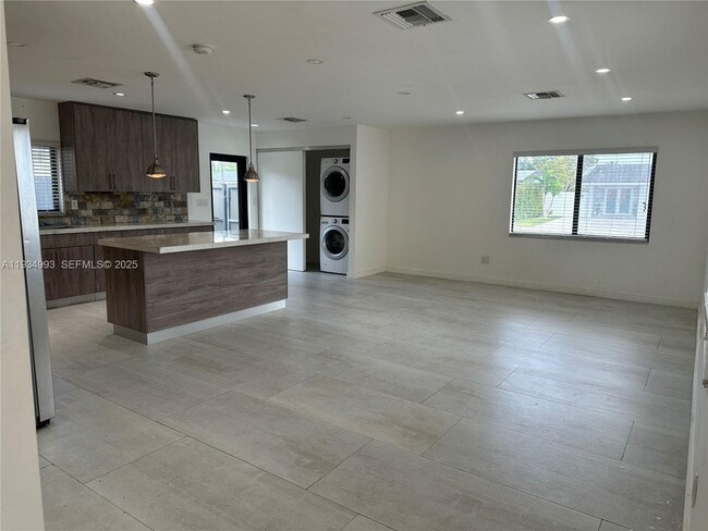 Building Photo - 2832 SW 124th Ct