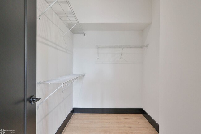 Building Photo - 2 bedroom / 2 bathroom apartment at Waterm...