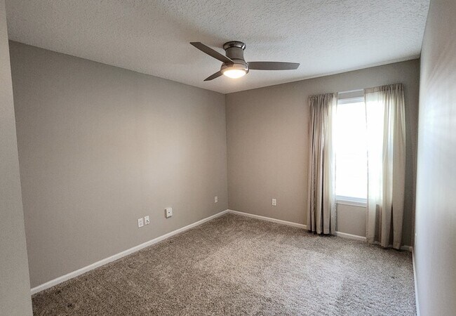 Building Photo - Luxurious 5-Bedroom Retreat with Private P...