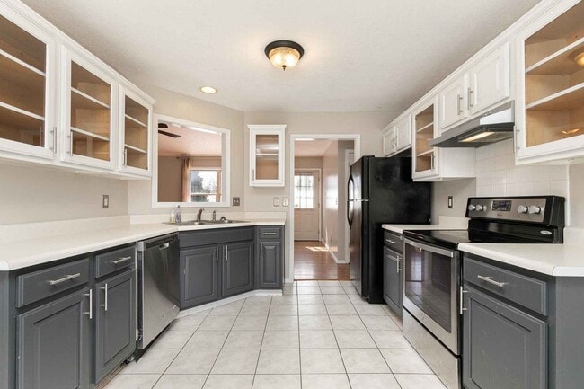 Building Photo - Updated 3-Bed, 2-Bath All-Brick Home for R...