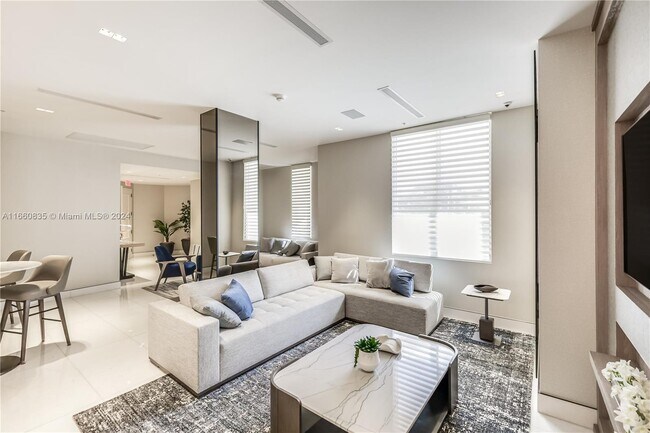Building Photo - 888 Brickell Key Dr