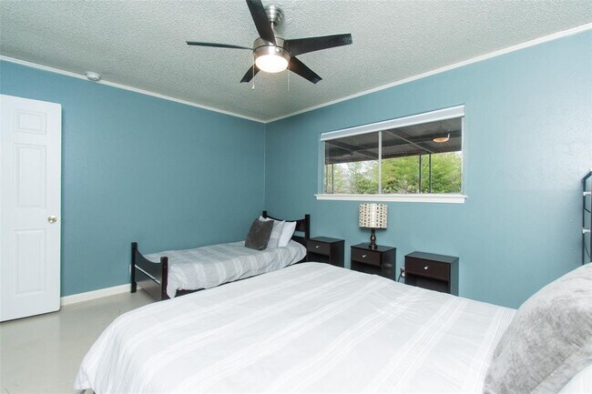 Building Photo - 2524 Berkett Dr
