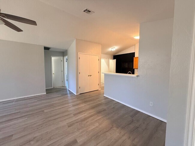 Building Photo - 4 Bedroom - 2 bath duplex located near campus and State Highway 9