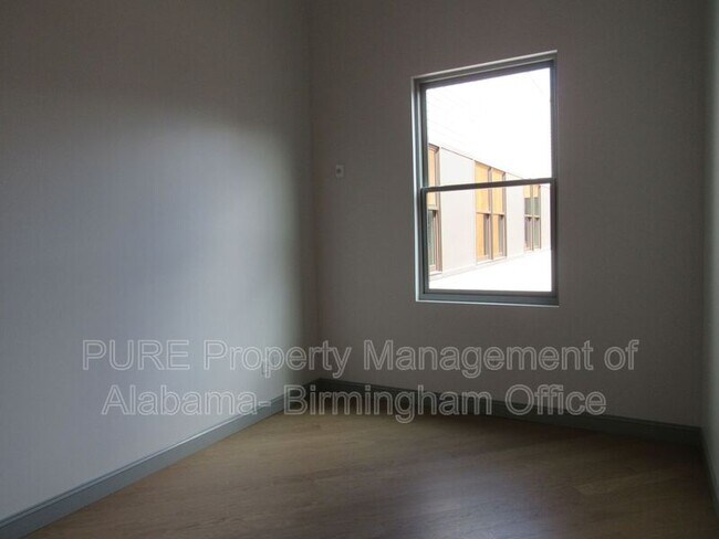 Building Photo - 2212 Morris Ave