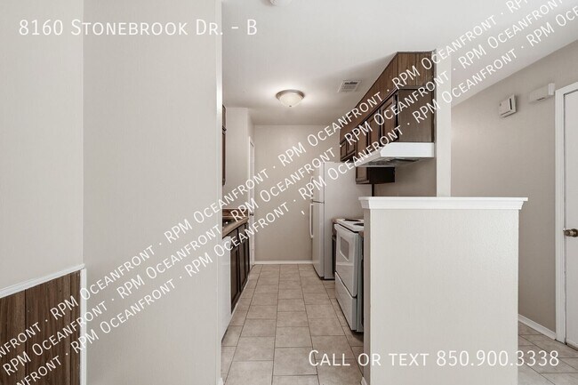 Building Photo - 8160 Stonebrook Dr