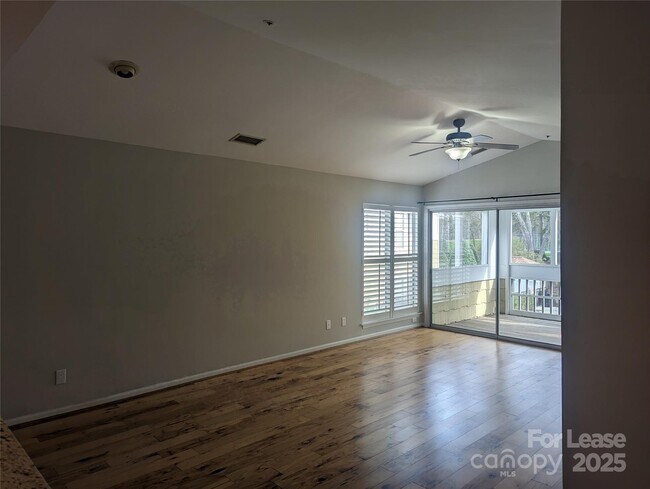 Building Photo - 761 Southwest Dr