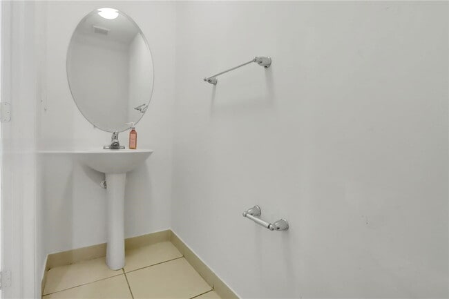 Building Photo - 8915 SW 18th St