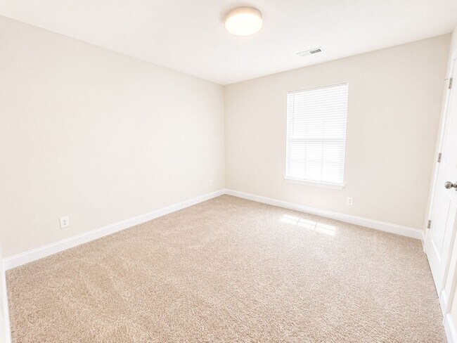 Building Photo - 523 Leland St