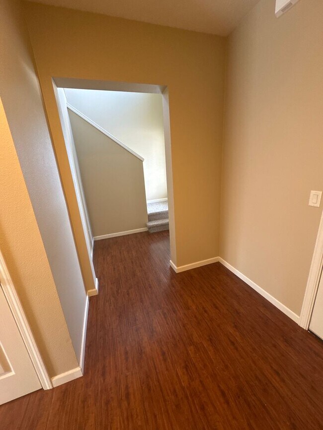 Building Photo - ? Beautiful 4-Bed, 3-Bath North Albany Hom...