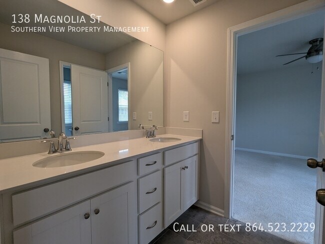 Building Photo - 138 Magnolia St