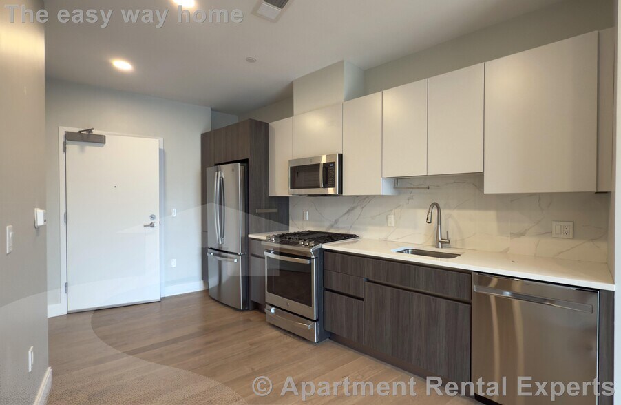 Building Photo - 9 Central St