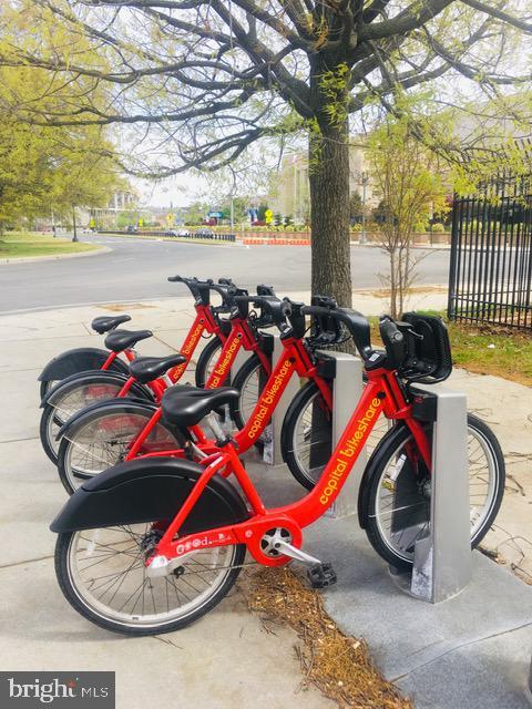 Building Photo - 2 17th St SE