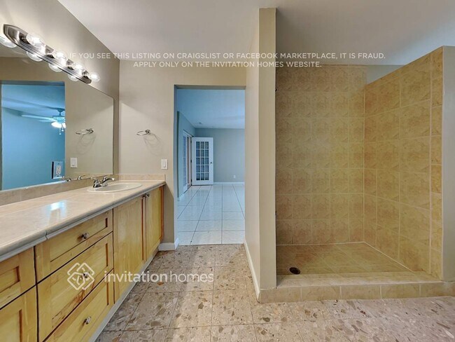 Building Photo - 7460 E Plumosa Ln