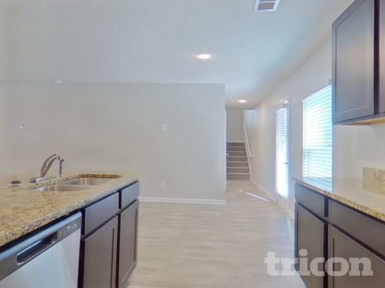 Building Photo - 1027 Summer Cypress Dr