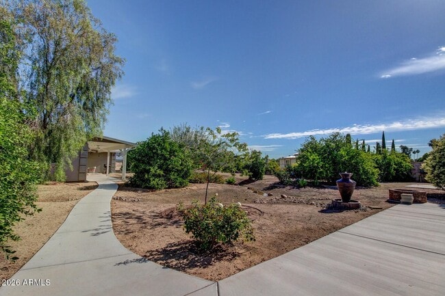 Building Photo - 6012 W Grovers Ave