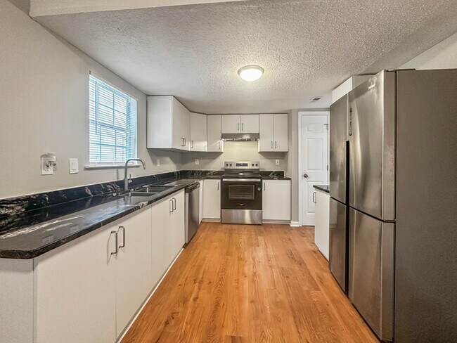 Building Photo - 1421 Isleworth Cir