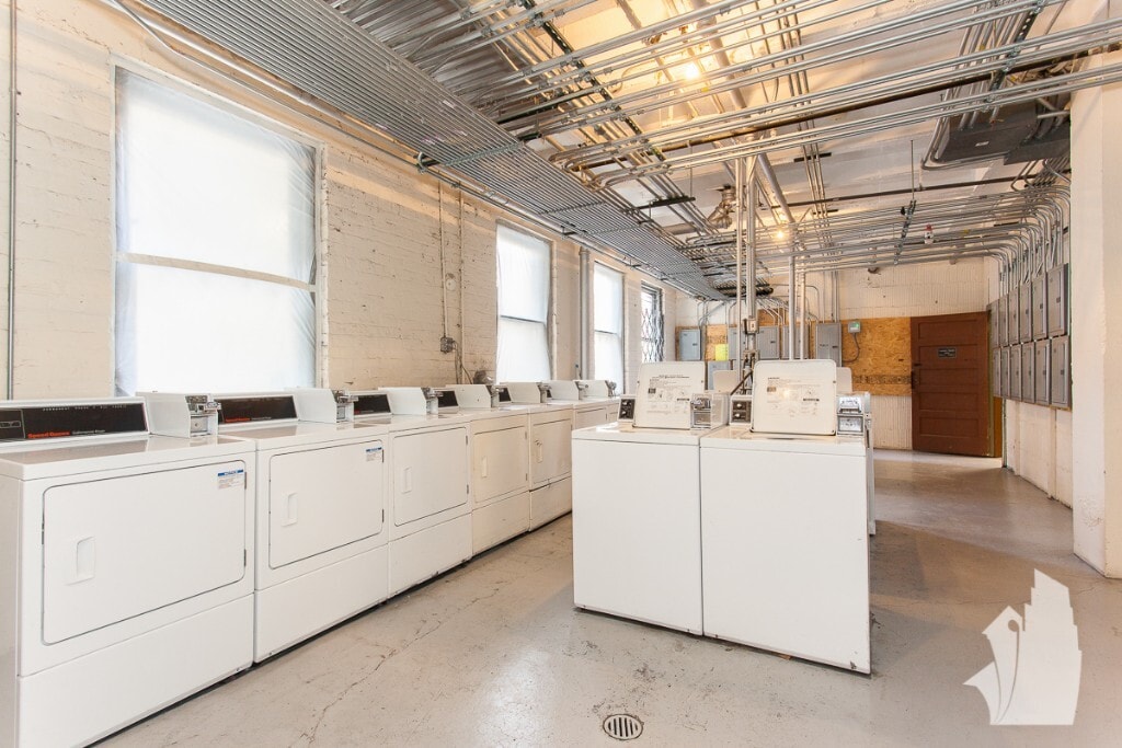 Building Photo - 556 W Arlington Pl