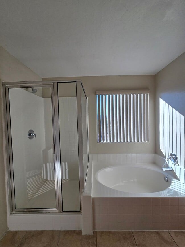 Building Photo - An Amazing 3 Bedroom, 2 Story Home in Silverstone Ranch.